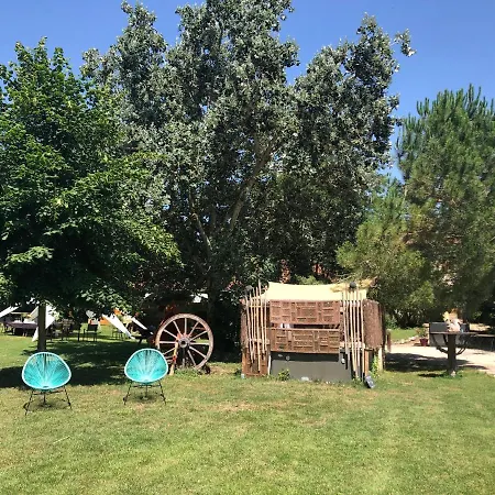 Les Robinsonades Resort *