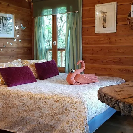 Les Robinsonades Resort *